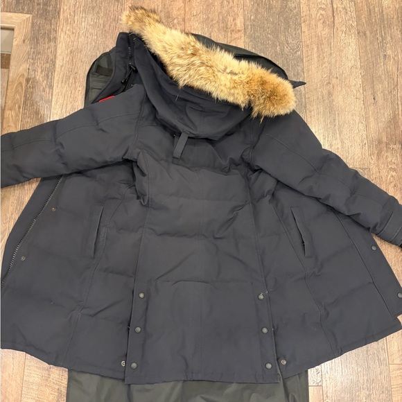 Canada goose navy colour in a great condition - Picture 15 of 16